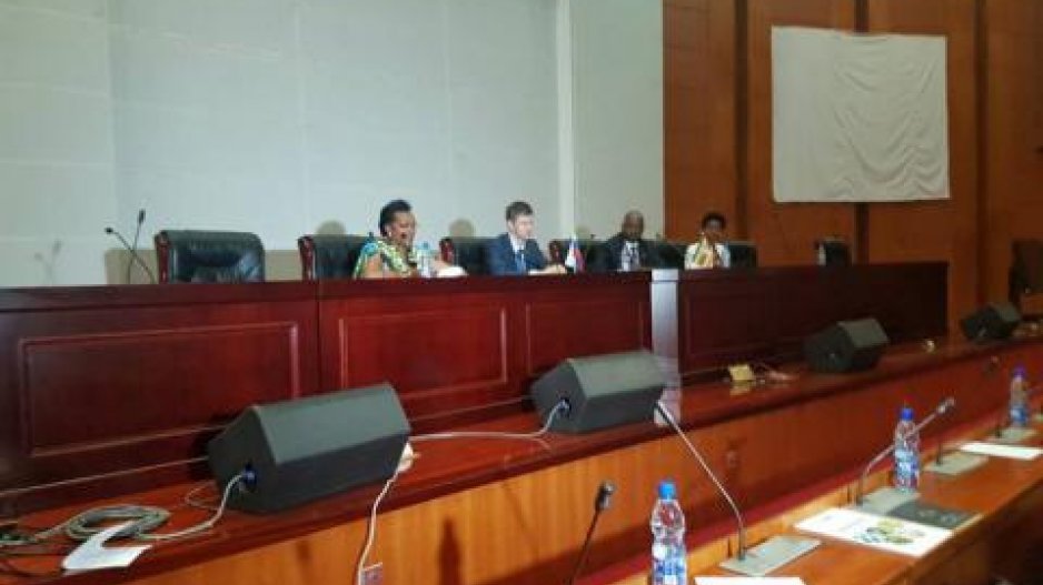 lures russian investment